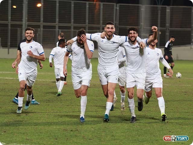 שחקני נשר חוגגים עם אמזלג (דאפר מחאמיד)